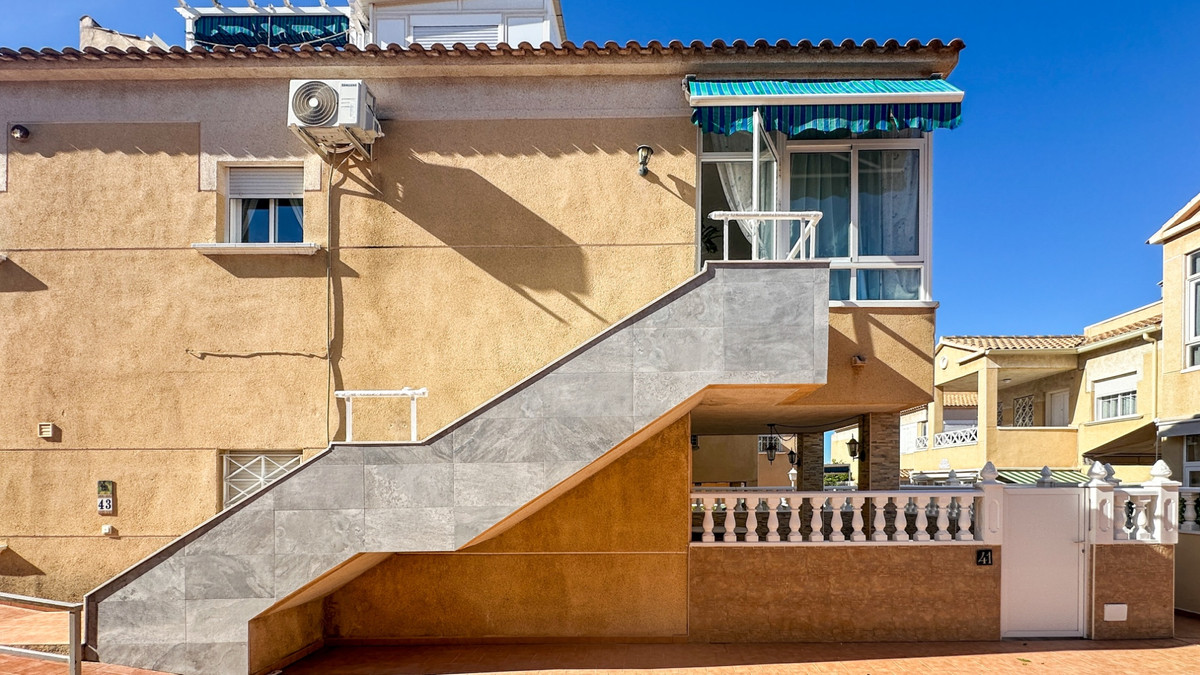 For sale - 2 Bedroom 1 Bathroom House - Bungalow in Torrevieja - Torrevieja Centro  - Alicante
