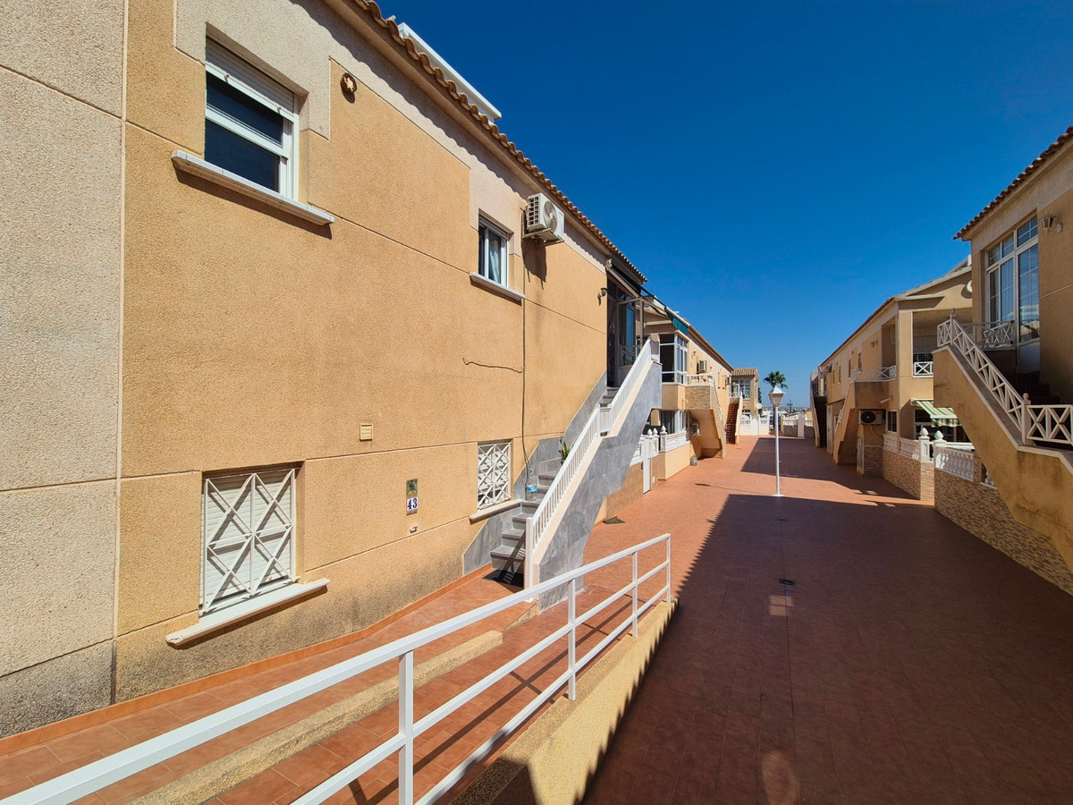 For sale - 2 Bedroom 1 Bathroom House - Bungalow in Torrevieja - Torrevieja Centro  - Alicante