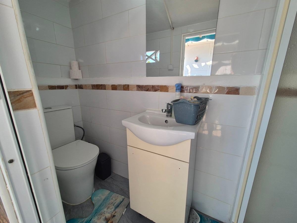 For sale - 2 Bedroom 1 Bathroom House - Bungalow in Torrevieja - Torrevieja Centro  - Alicante