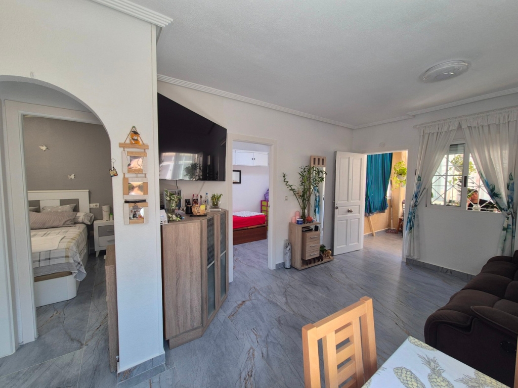 2 Bedroom 1 Bathroom House - Bungalow in Torrevieja