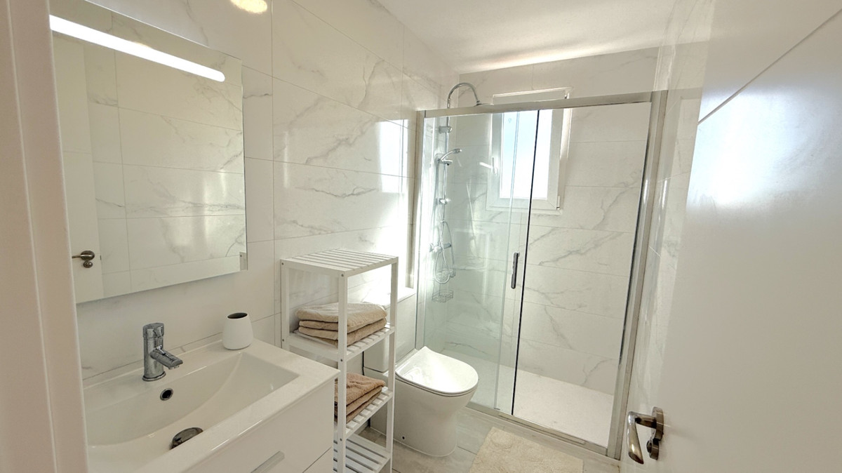For sale - 2 Bedroom 2 Bathroom Apartment - Penthouse in Torrevieja - Torrevieja Centro  - Alicante