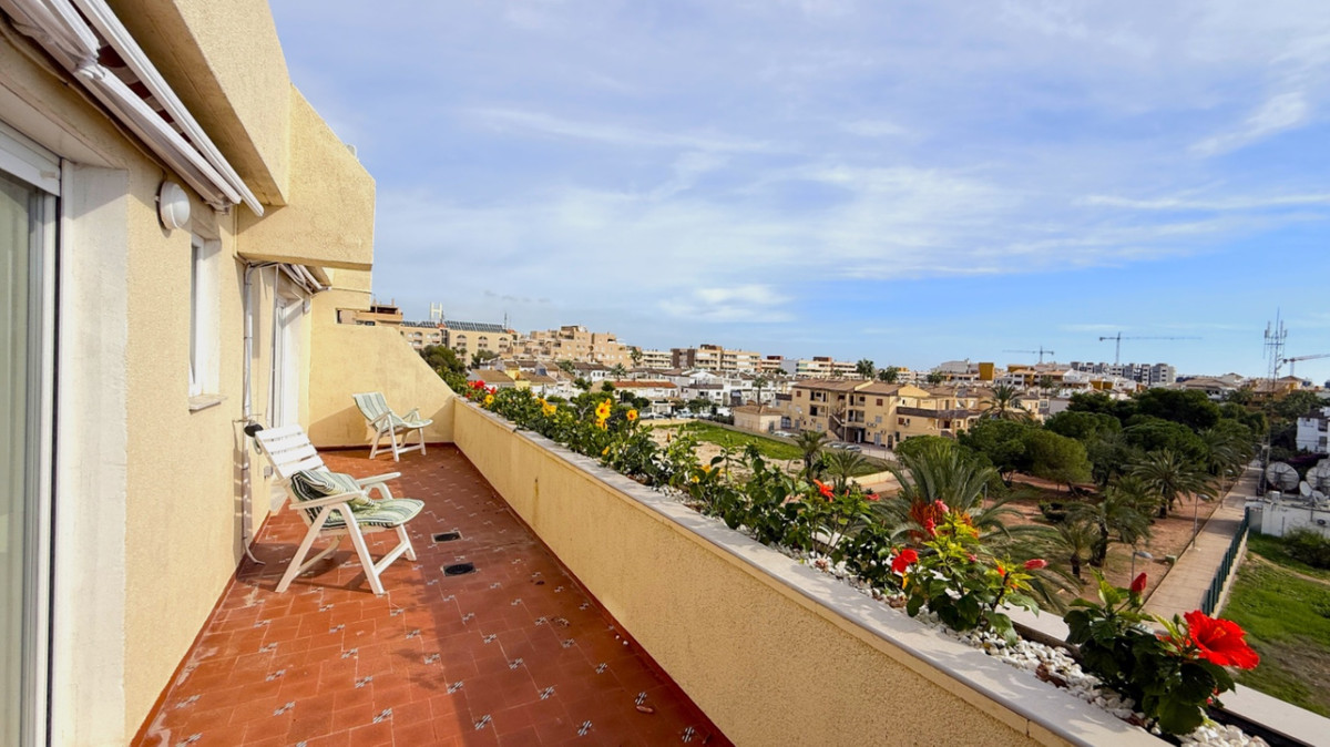 For sale - 2 Bedroom 2 Bathroom Apartment - Penthouse in Torrevieja - Torrevieja Centro  - Alicante