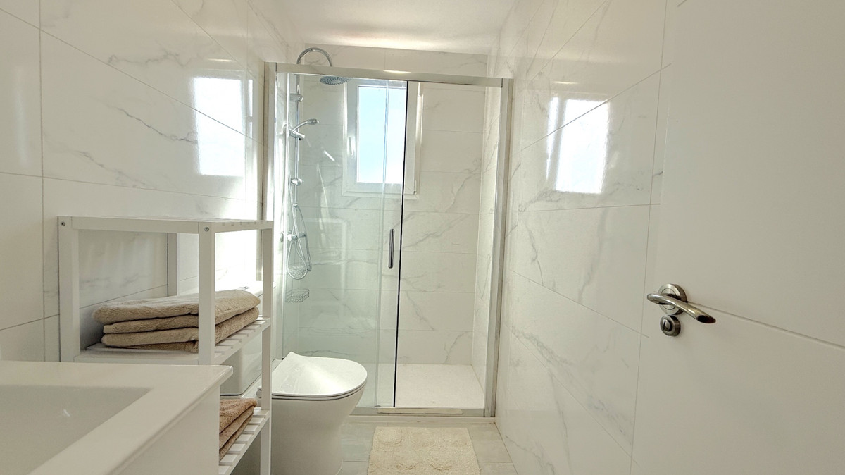 For sale - 2 Bedroom 2 Bathroom Apartment - Penthouse in Torrevieja - Torrevieja Centro  - Alicante
