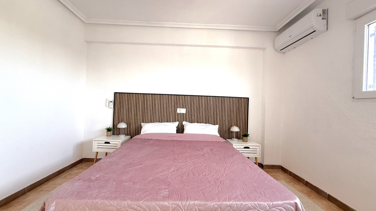 For sale - 2 Bedroom 2 Bathroom Apartment - Penthouse in Torrevieja - Torrevieja Centro  - Alicante