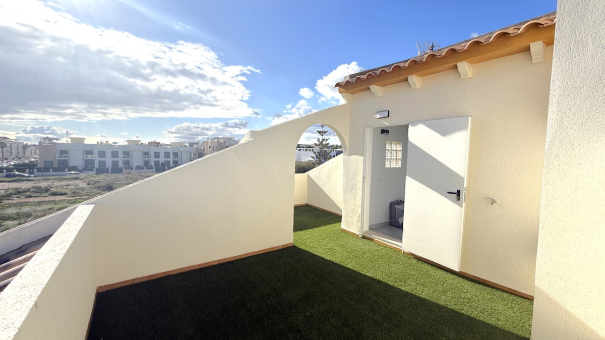 For sale - 2 Bedroom 2 Bathroom House - Semi-Detached House in Orihuela - Orihuela Centro  - Alicante