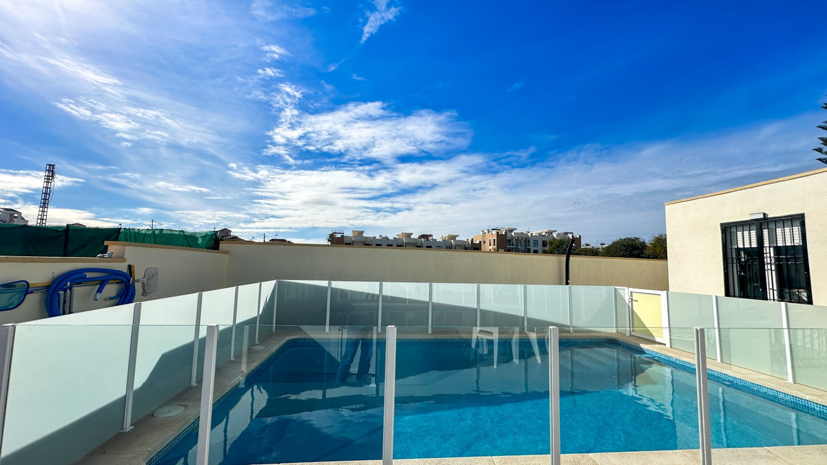 For sale - 2 Bedroom 2 Bathroom House - Semi-Detached House in Orihuela - Orihuela Centro  - Alicante