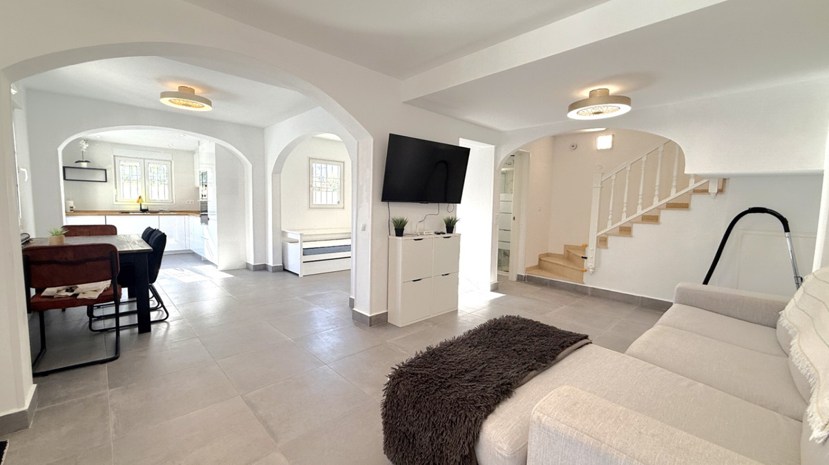 For sale - 2 Bedroom 2 Bathroom House - Semi-Detached House in Orihuela - Orihuela Centro  - Alicante