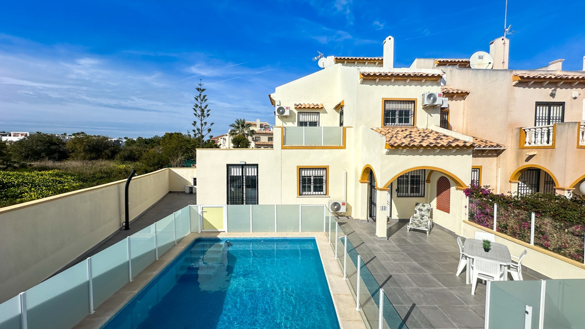 For sale - 2 Bedroom 2 Bathroom House - Semi-Detached House in Orihuela - Orihuela Centro  - Alicante