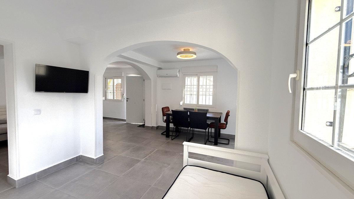 For sale - 2 Bedroom 2 Bathroom House - Semi-Detached House in Orihuela - Orihuela Centro  - Alicante