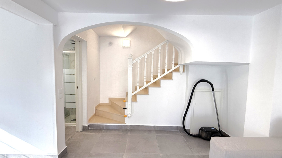 For sale - 2 Bedroom 2 Bathroom House - Semi-Detached House in Orihuela - Orihuela Centro  - Alicante