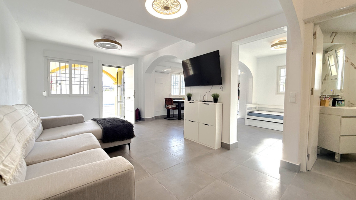 For sale - 2 Bedroom 2 Bathroom House - Semi-Detached House in Orihuela - Orihuela Centro  - Alicante