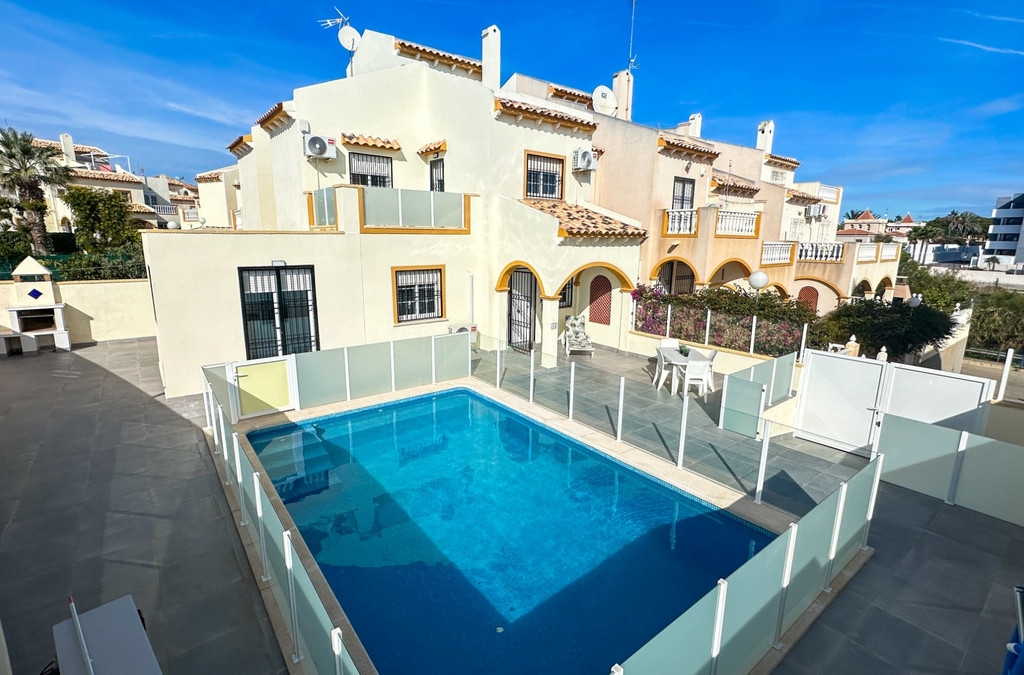 2 Bedroom 2 Bathroom House - Semi-Detached House in Orihuela