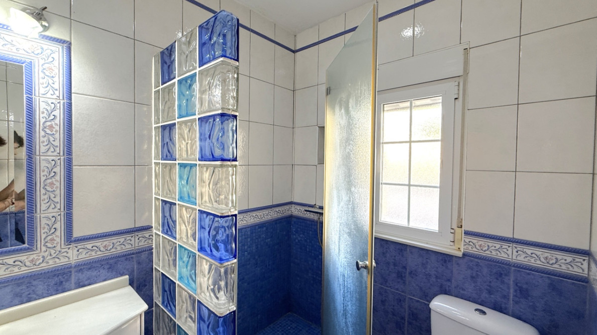 For sale - 4 Bedroom 3 Bathroom House - Detached Villa in Pilar de la Horadada - Pilar de la Horadada Centro  - Alicante