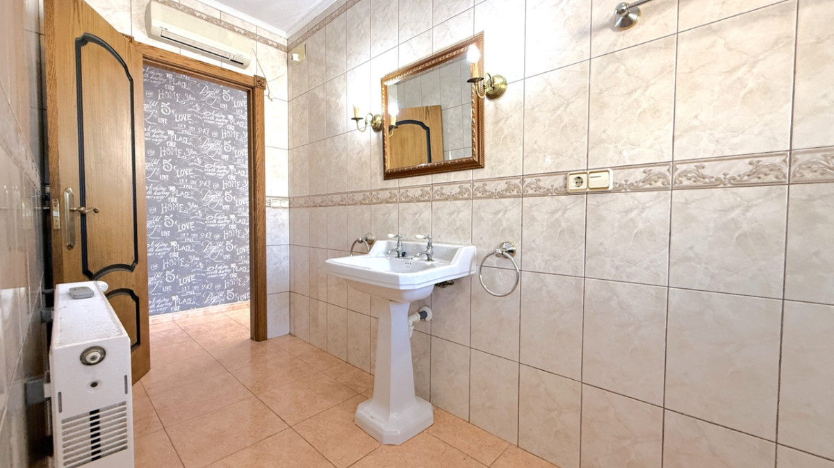 For sale - 4 Bedroom 3 Bathroom House - Detached Villa in Pilar de la Horadada - Pilar de la Horadada Centro  - Alicante