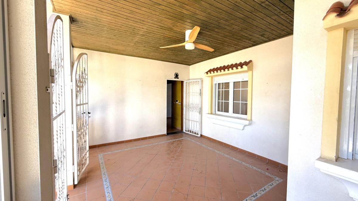 For sale - 4 Bedroom 3 Bathroom House - Detached Villa in Pilar de la Horadada - Pilar de la Horadada Centro  - Alicante