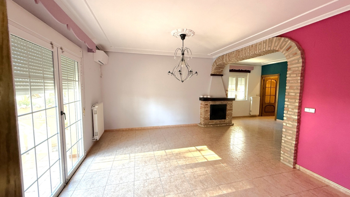 For sale - 4 Bedroom 3 Bathroom House - Detached Villa in Pilar de la Horadada - Pilar de la Horadada Centro  - Alicante