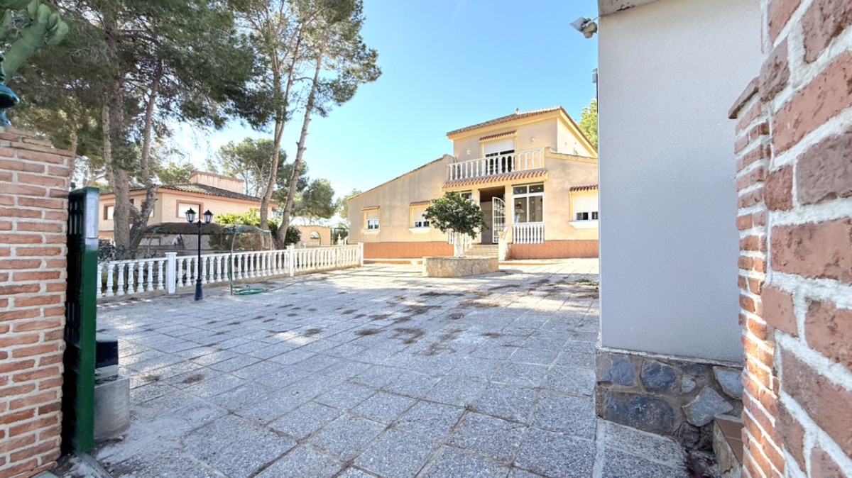 For sale - 4 Bedroom 3 Bathroom House - Detached Villa in Pilar de la Horadada - Pilar de la Horadada Centro  - Alicante