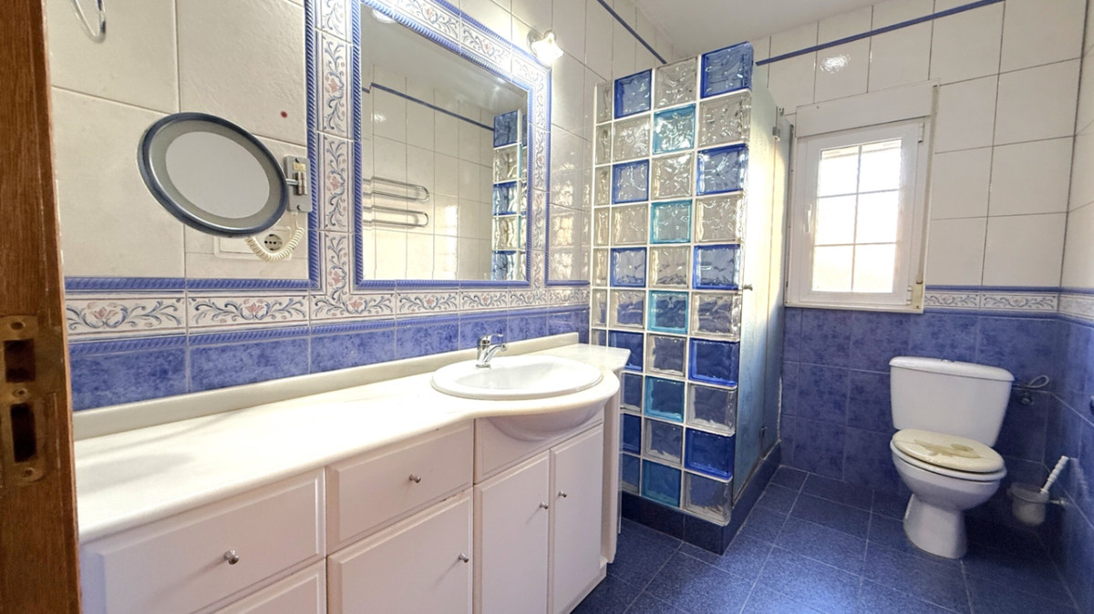 For sale - 4 Bedroom 3 Bathroom House - Detached Villa in Pilar de la Horadada - Pilar de la Horadada Centro  - Alicante