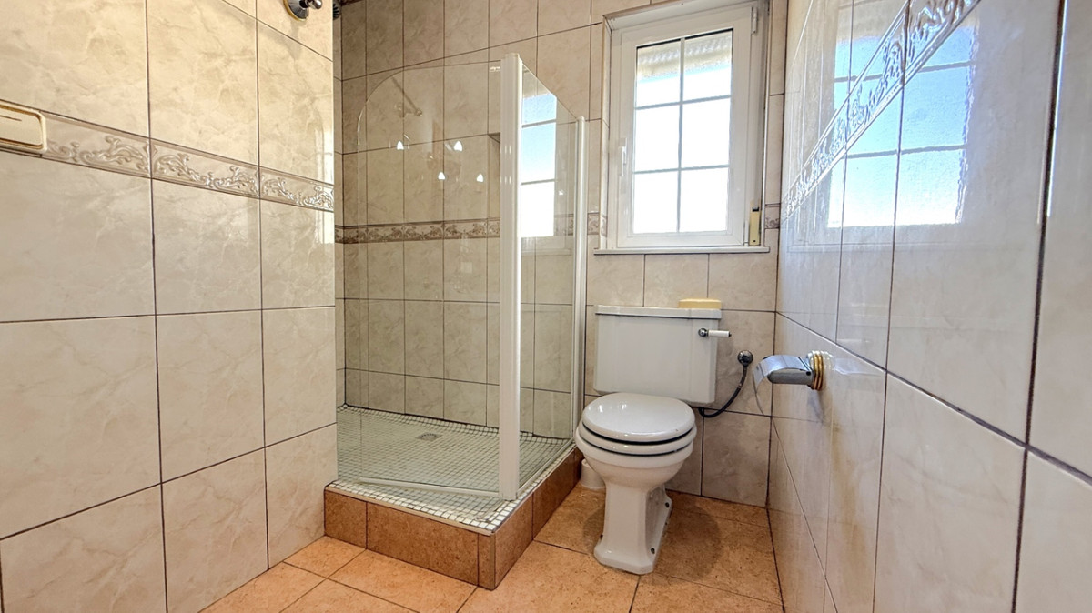 For sale - 4 Bedroom 3 Bathroom House - Detached Villa in Pilar de la Horadada - Pilar de la Horadada Centro  - Alicante