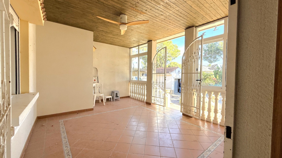 For sale - 4 Bedroom 3 Bathroom House - Detached Villa in Pilar de la Horadada - Pilar de la Horadada Centro  - Alicante
