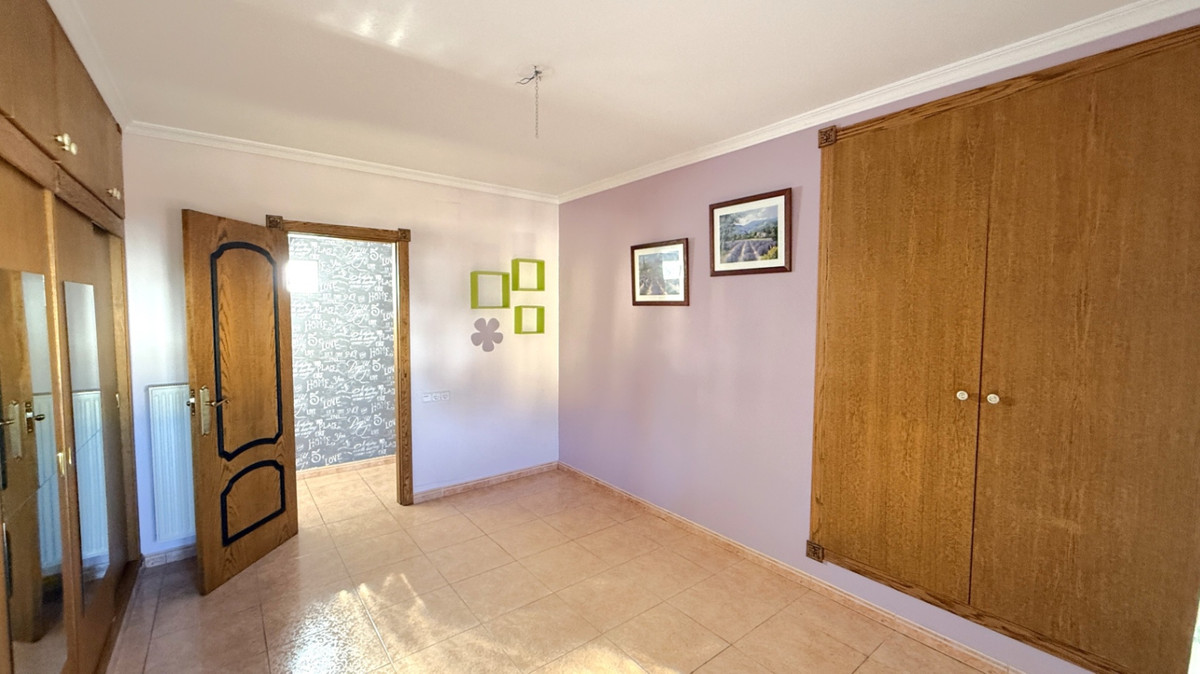 For sale - 4 Bedroom 3 Bathroom House - Detached Villa in Pilar de la Horadada - Pilar de la Horadada Centro  - Alicante