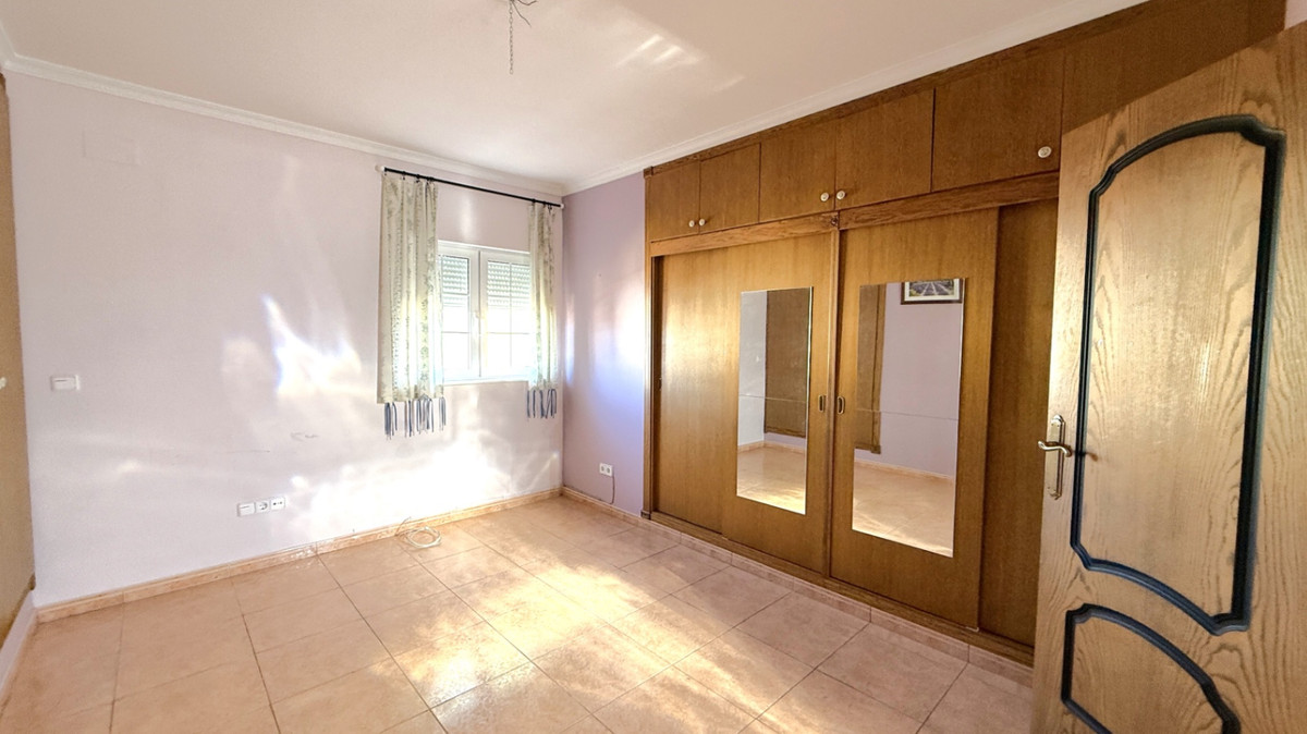 For sale - 4 Bedroom 3 Bathroom House - Detached Villa in Pilar de la Horadada - Pilar de la Horadada Centro  - Alicante