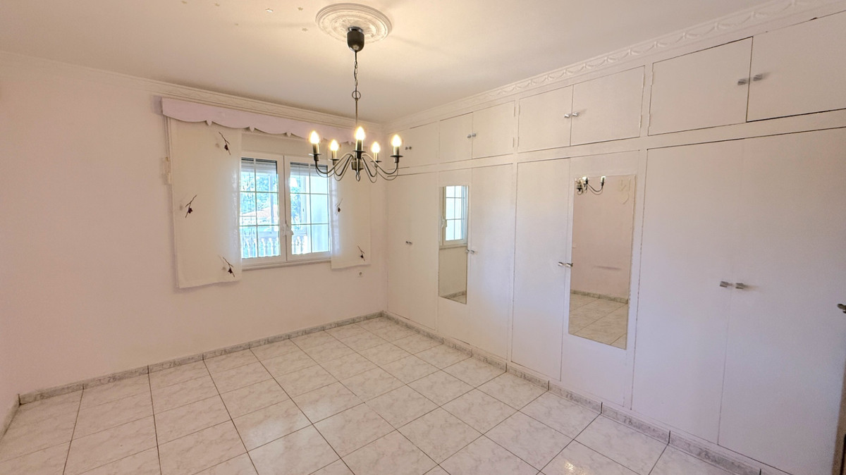 For sale - 4 Bedroom 3 Bathroom House - Detached Villa in Pilar de la Horadada - Pilar de la Horadada Centro  - Alicante