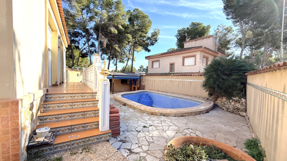 For sale - 4 Bedroom 3 Bathroom House - Detached Villa in Pilar de la Horadada - Pilar de la Horadada Centro  - Alicante