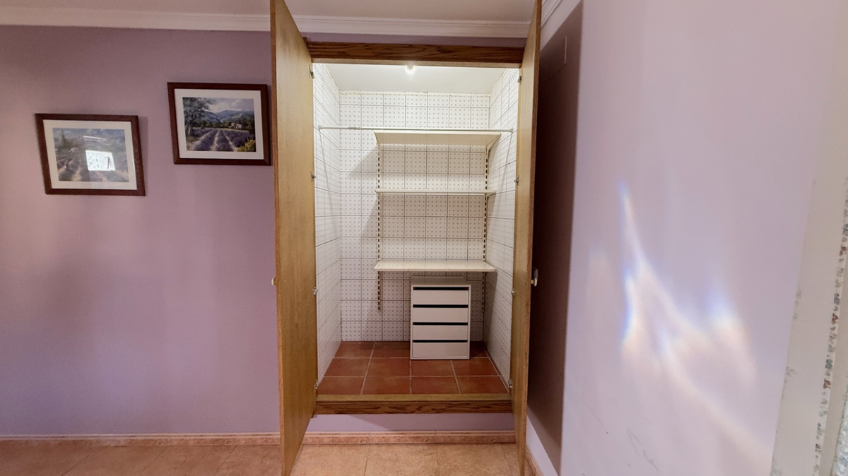 For sale - 4 Bedroom 3 Bathroom House - Detached Villa in Pilar de la Horadada - Pilar de la Horadada Centro  - Alicante