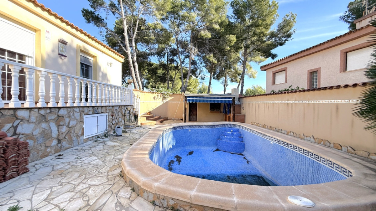 For sale - 4 Bedroom 3 Bathroom House - Detached Villa in Pilar de la Horadada - Pilar de la Horadada Centro  - Alicante