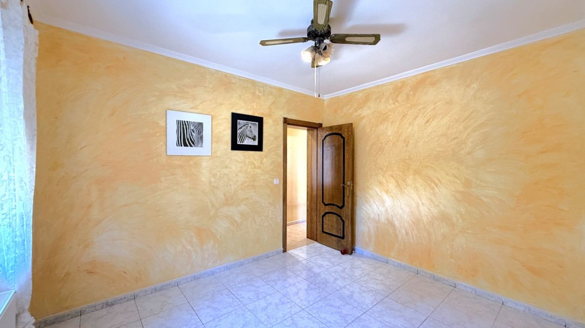 For sale - 4 Bedroom 3 Bathroom House - Detached Villa in Pilar de la Horadada - Pilar de la Horadada Centro  - Alicante