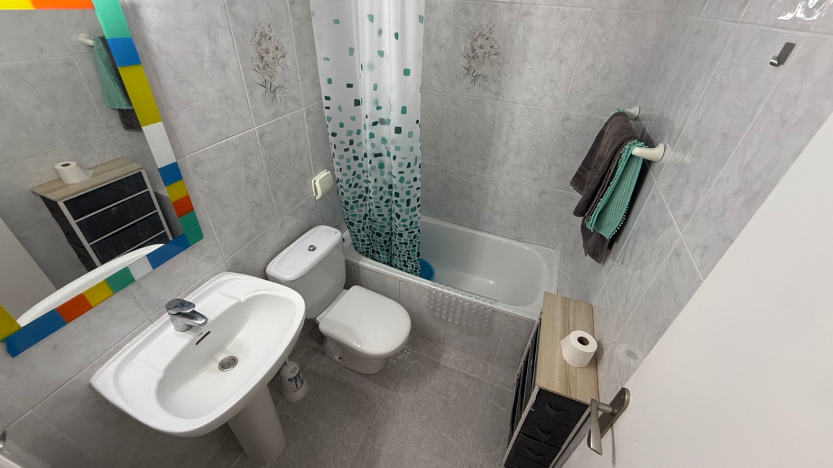 For sale - 6 Bedroom 3 Bathroom House - Detached Villa in Orihuela - Orihuela Centro  - Alicante