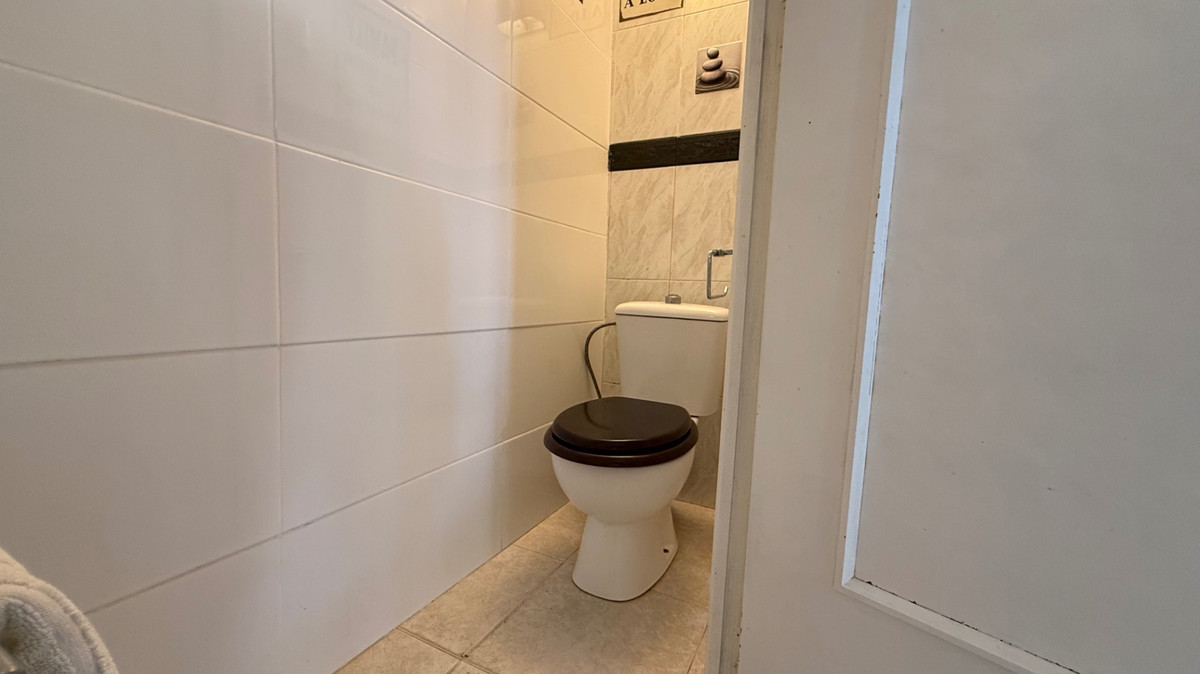 For sale - 6 Bedroom 3 Bathroom House - Detached Villa in Orihuela - Orihuela Centro  - Alicante