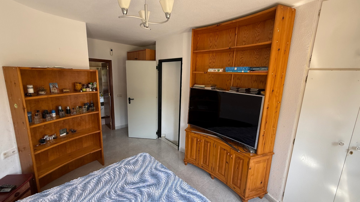 For sale - 6 Bedroom 3 Bathroom House - Detached Villa in Orihuela - Orihuela Centro  - Alicante