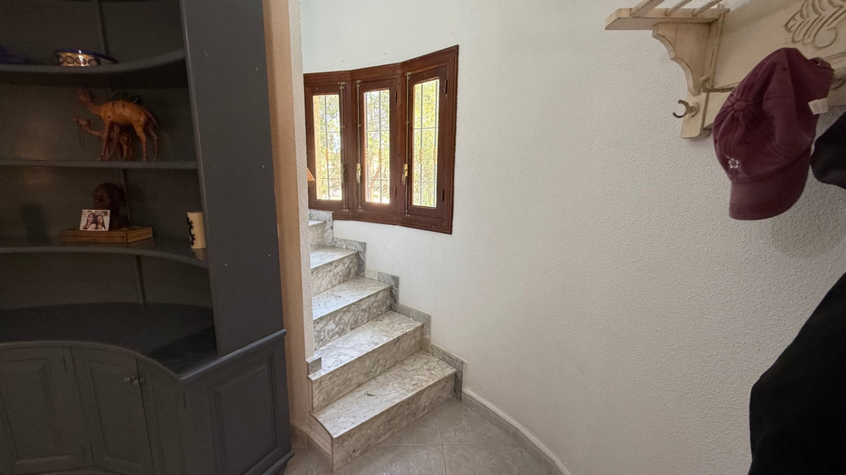 For sale - 6 Bedroom 3 Bathroom House - Detached Villa in Orihuela - Orihuela Centro  - Alicante