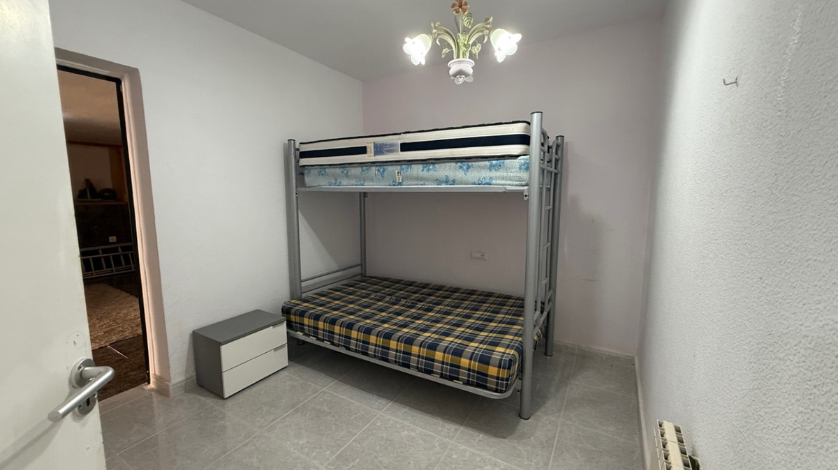 For sale - 6 Bedroom 3 Bathroom House - Detached Villa in Orihuela - Orihuela Centro  - Alicante
