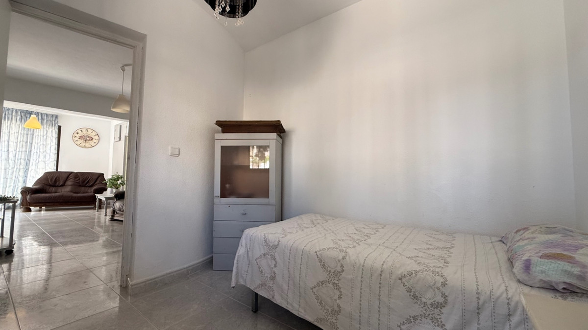 For sale - 6 Bedroom 3 Bathroom House - Detached Villa in Orihuela - Orihuela Centro  - Alicante