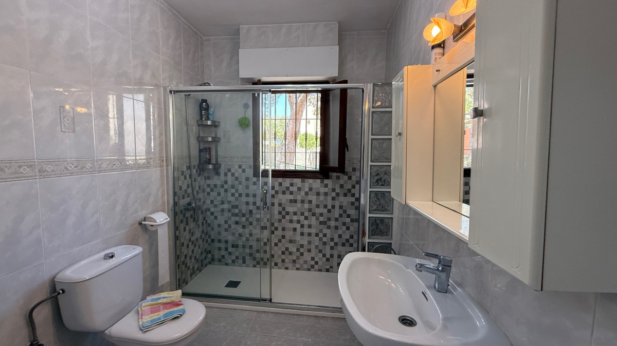 For sale - 6 Bedroom 3 Bathroom House - Detached Villa in Orihuela - Orihuela Centro  - Alicante