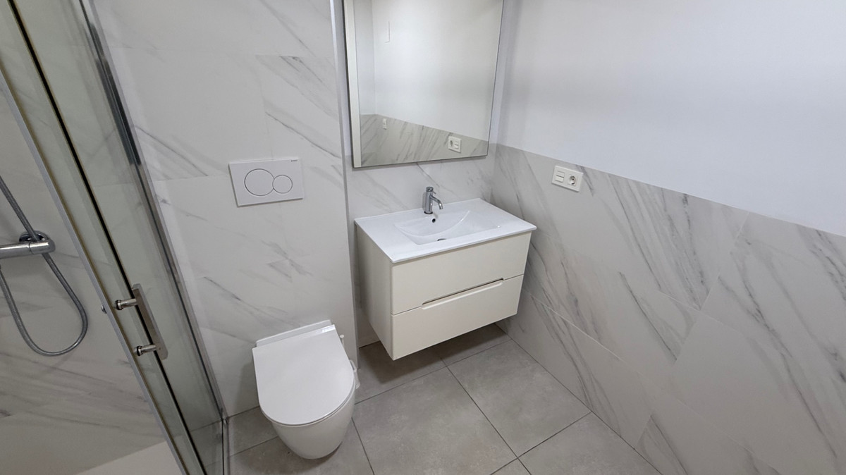 For sale - 5 Bedroom 3 Bathroom House - Semi-Detached House in Orihuela - Orihuela Centro  - Alicante