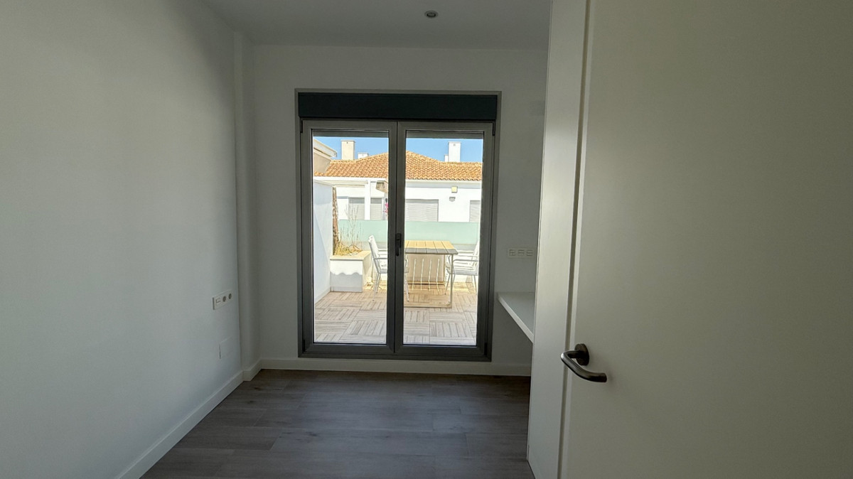 For sale - 5 Bedroom 3 Bathroom House - Semi-Detached House in Orihuela - Orihuela Centro  - Alicante