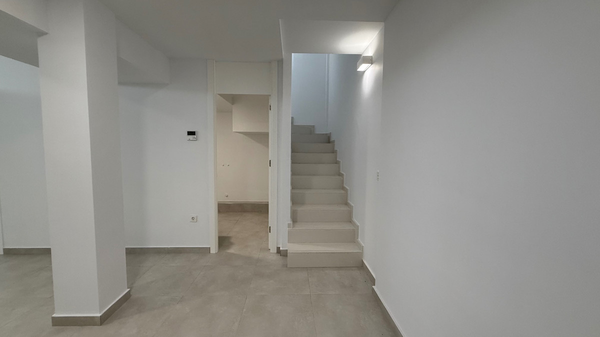 For sale - 5 Bedroom 3 Bathroom House - Semi-Detached House in Orihuela - Orihuela Centro  - Alicante