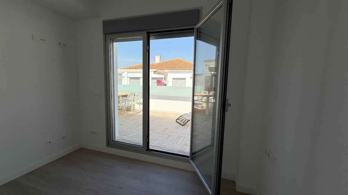 For sale - 5 Bedroom 3 Bathroom House - Semi-Detached House in Orihuela - Orihuela Centro  - Alicante