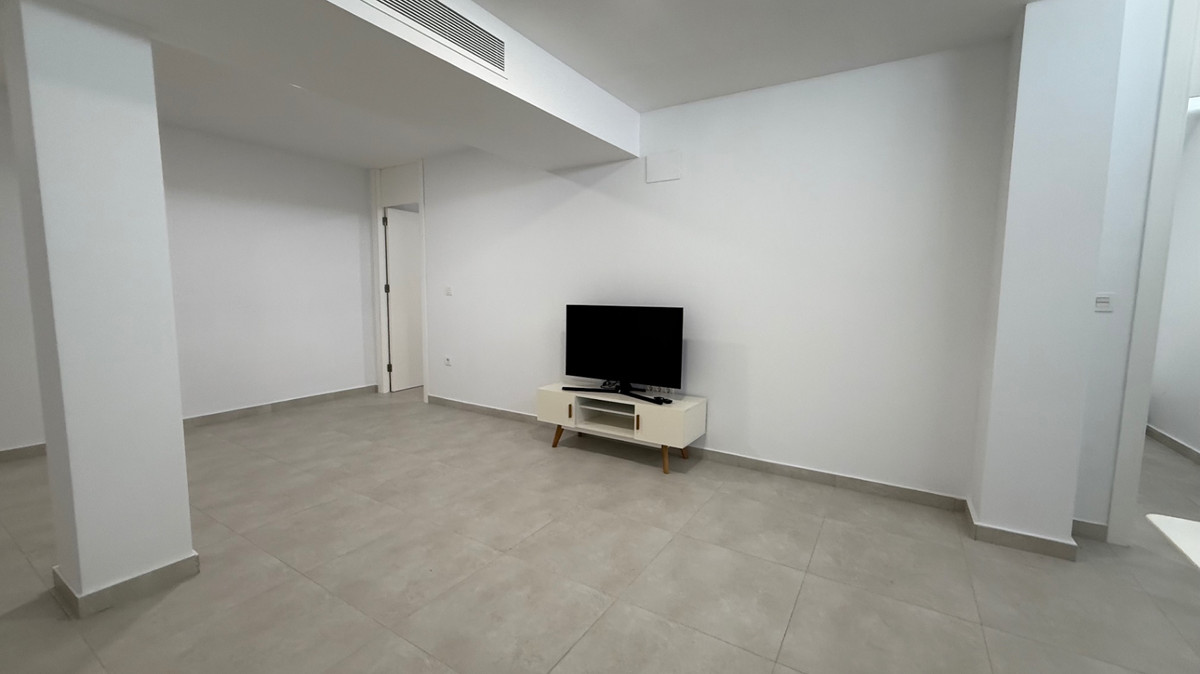 For sale - 5 Bedroom 3 Bathroom House - Semi-Detached House in Orihuela - Orihuela Centro  - Alicante