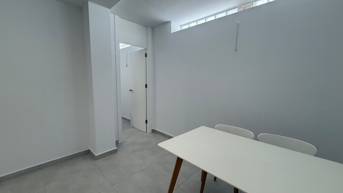For sale - 5 Bedroom 3 Bathroom House - Semi-Detached House in Orihuela - Orihuela Centro  - Alicante