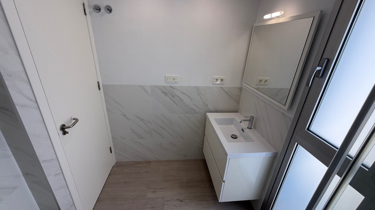 For sale - 5 Bedroom 3 Bathroom House - Semi-Detached House in Orihuela - Orihuela Centro  - Alicante