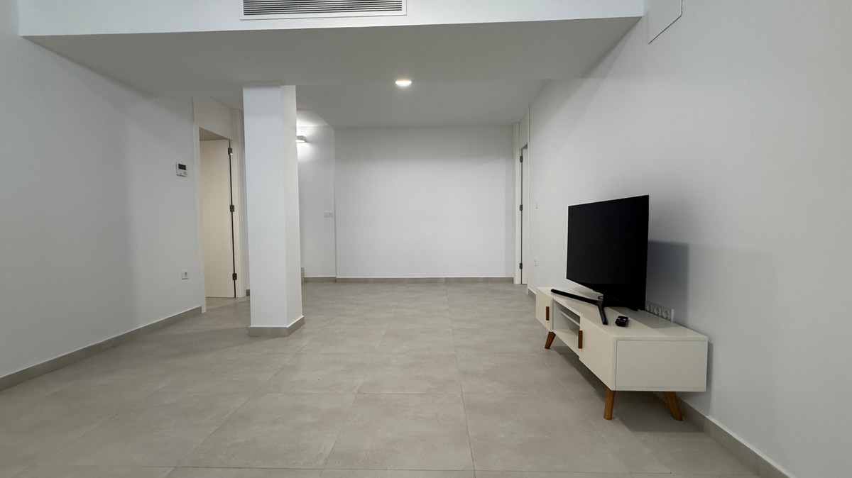 For sale - 5 Bedroom 3 Bathroom House - Semi-Detached House in Orihuela - Orihuela Centro  - Alicante