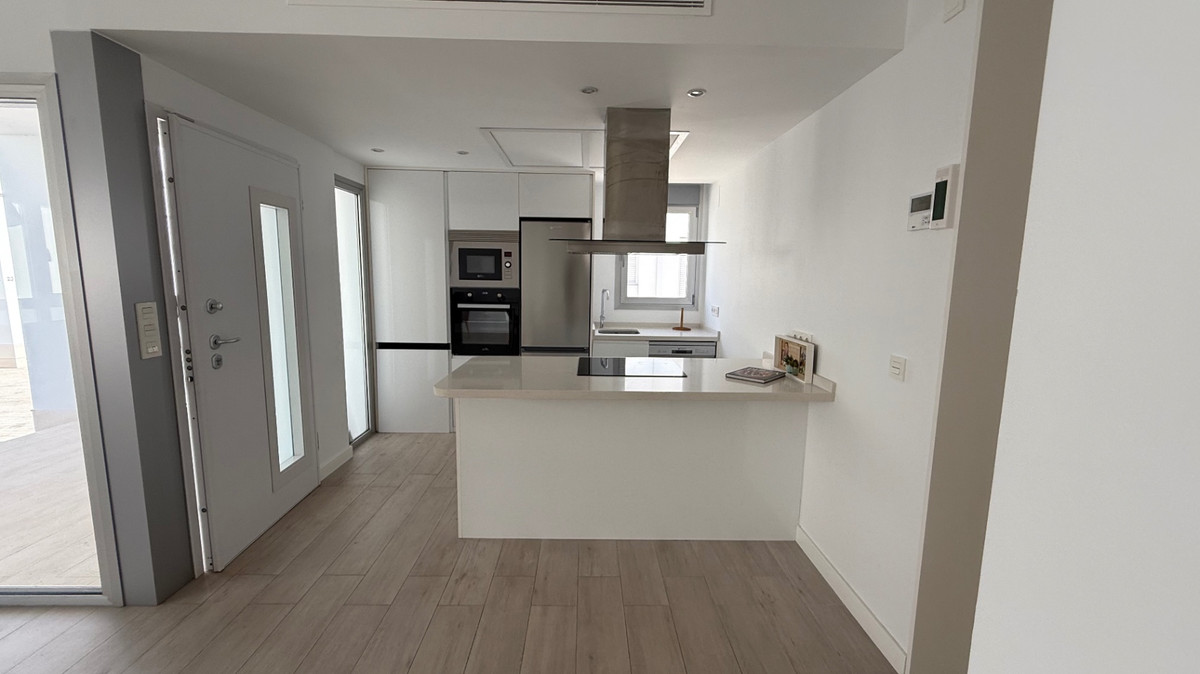 For sale - 5 Bedroom 3 Bathroom House - Semi-Detached House in Orihuela - Orihuela Centro  - Alicante