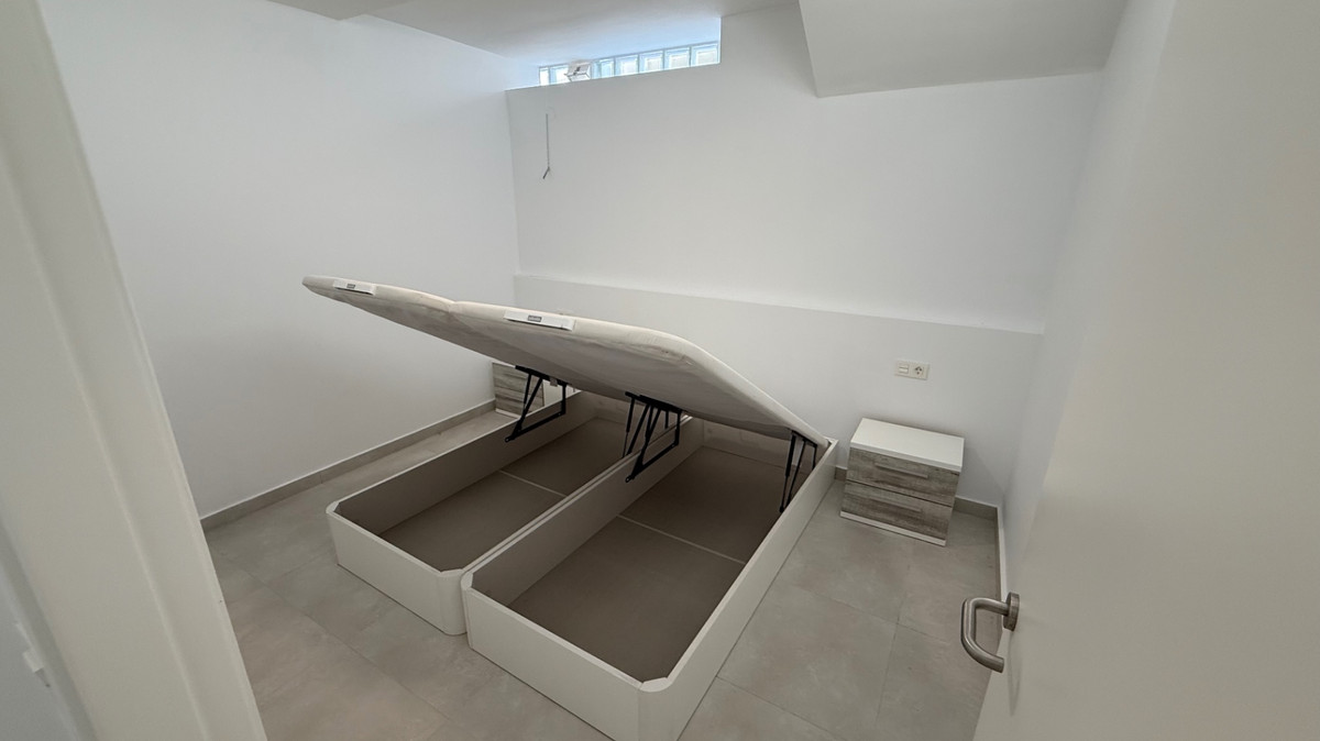 For sale - 5 Bedroom 3 Bathroom House - Semi-Detached House in Orihuela - Orihuela Centro  - Alicante