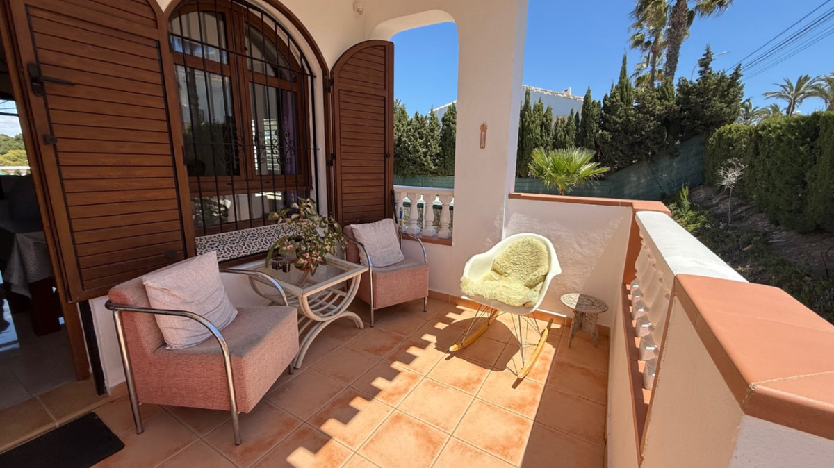 For sale - 4 Bedroom 2 Bathroom House - Detached Villa in Orihuela - Orihuela Centro  - Alicante