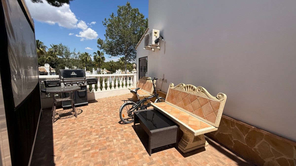 For sale - 4 Bedroom 2 Bathroom House - Detached Villa in Orihuela - Orihuela Centro  - Alicante
